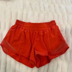 Lululemon Hotty Hot Low-Rise Lined Short 2.5”